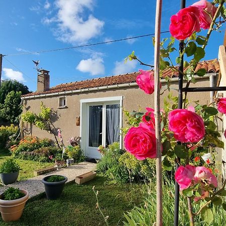 Brigitte Et Franck Bed and Breakfast Triaize Buitenkant foto